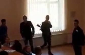 Гимн под дулом автомата