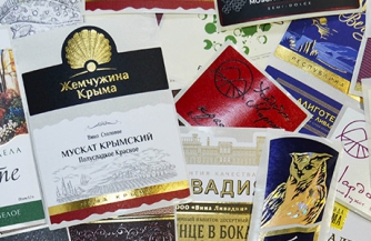 Как изготавливаются самоклеящиеся этикетки для продуктов и напитков?