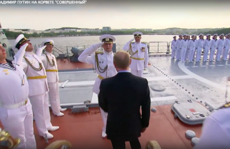 Путин на корвете "Совершенный"
