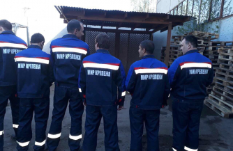 Особенности и достоинства алюминиевых плинтусов