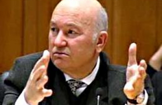 Лужков придумал фальшивую машину времени