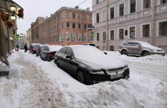 Петербуржцы возмущены отсутствием снегоуборочной техники и транспортным коллапсом